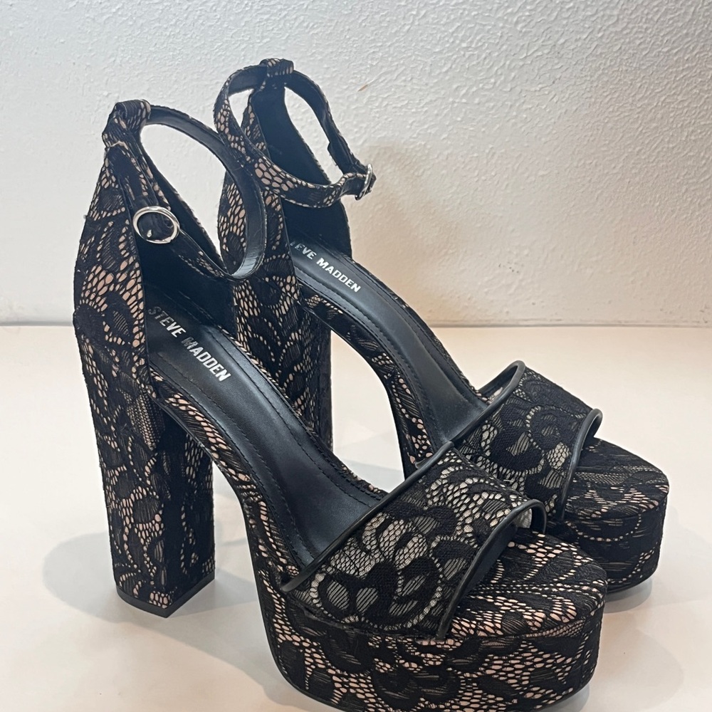 BRAND NEW Steve Madden Black Lace Plat Heels
